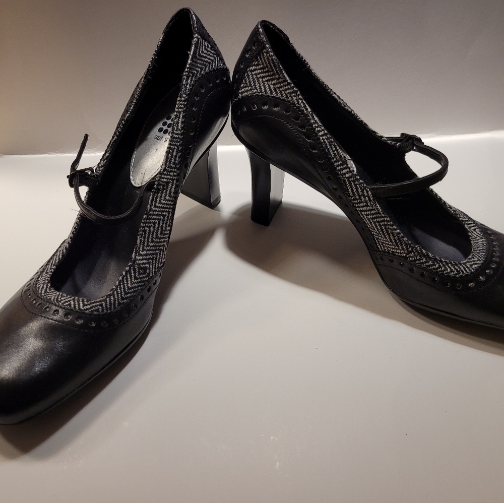 2 1/2" heel leather and cloth shooes